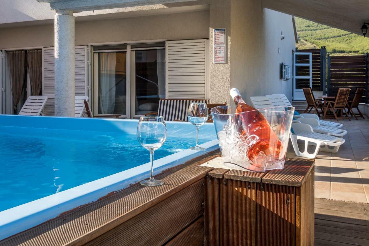 Holiday Home Harmony Žrnovnica エクステリア 写真