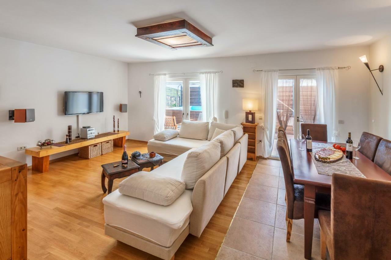 Holiday Home Harmony Žrnovnica エクステリア 写真