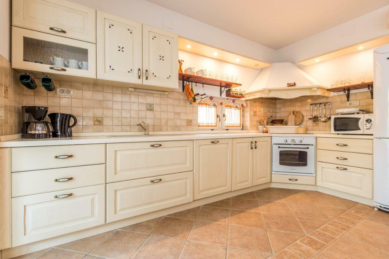 Holiday Home Harmony Žrnovnica エクステリア 写真