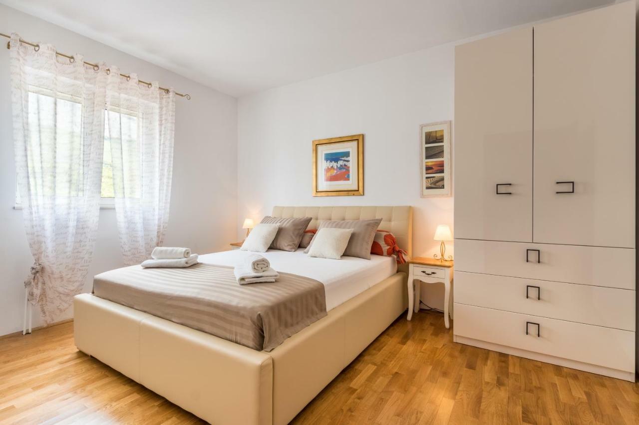 Holiday Home Harmony Žrnovnica エクステリア 写真