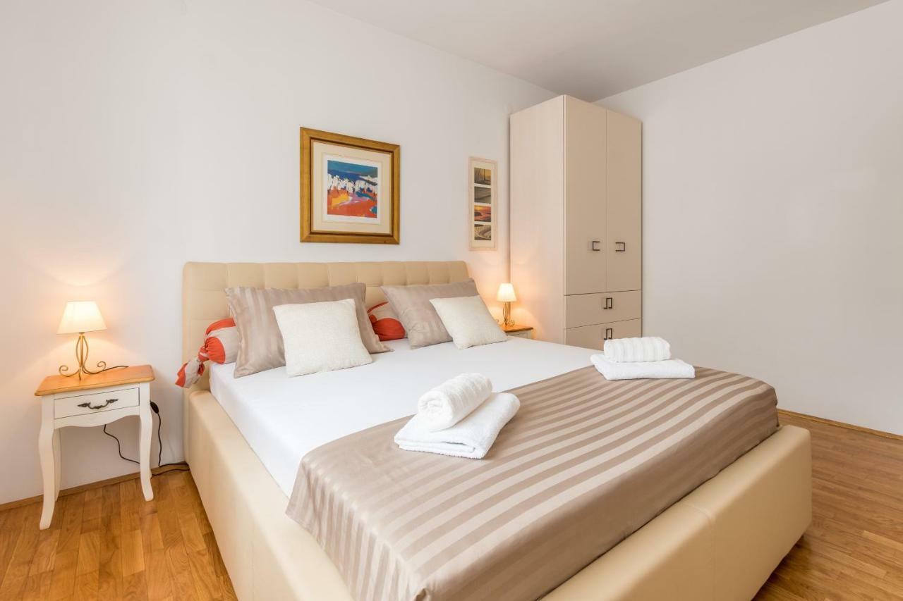 Holiday Home Harmony Žrnovnica エクステリア 写真