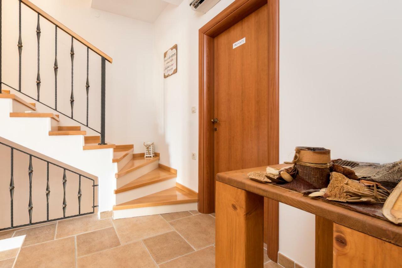 Holiday Home Harmony Žrnovnica エクステリア 写真
